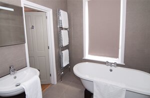 Bathroom suite